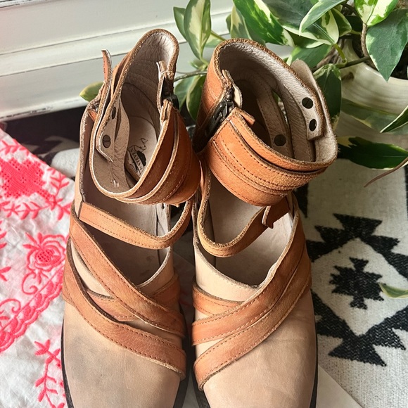 Freebird by Steven Taupe Grind Leather Booties Heels 9 - Picture 7 of 16